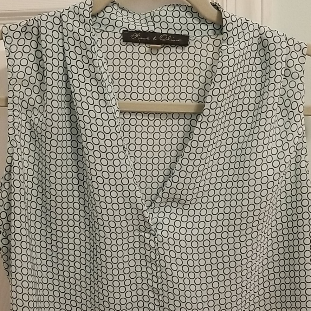 Rose & Olive Sleeveless Blouse - Picture 2 of 5